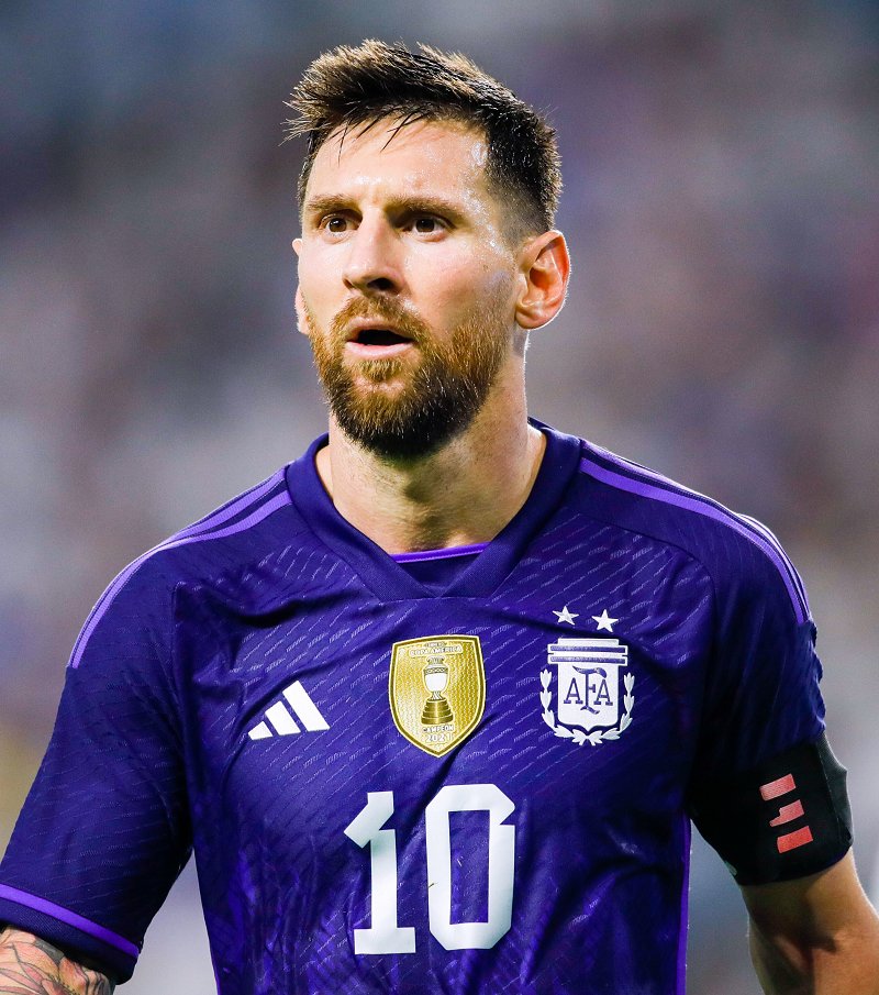 LMDFoot_'s tweet photo. Messi : "Je ne serai pas entraîneur, mais Zidane disait ça aussi et ensuite il est devenu coach et a gagné la Ligue des Champions" 👀 https://t.co/Mth6BgtcHo