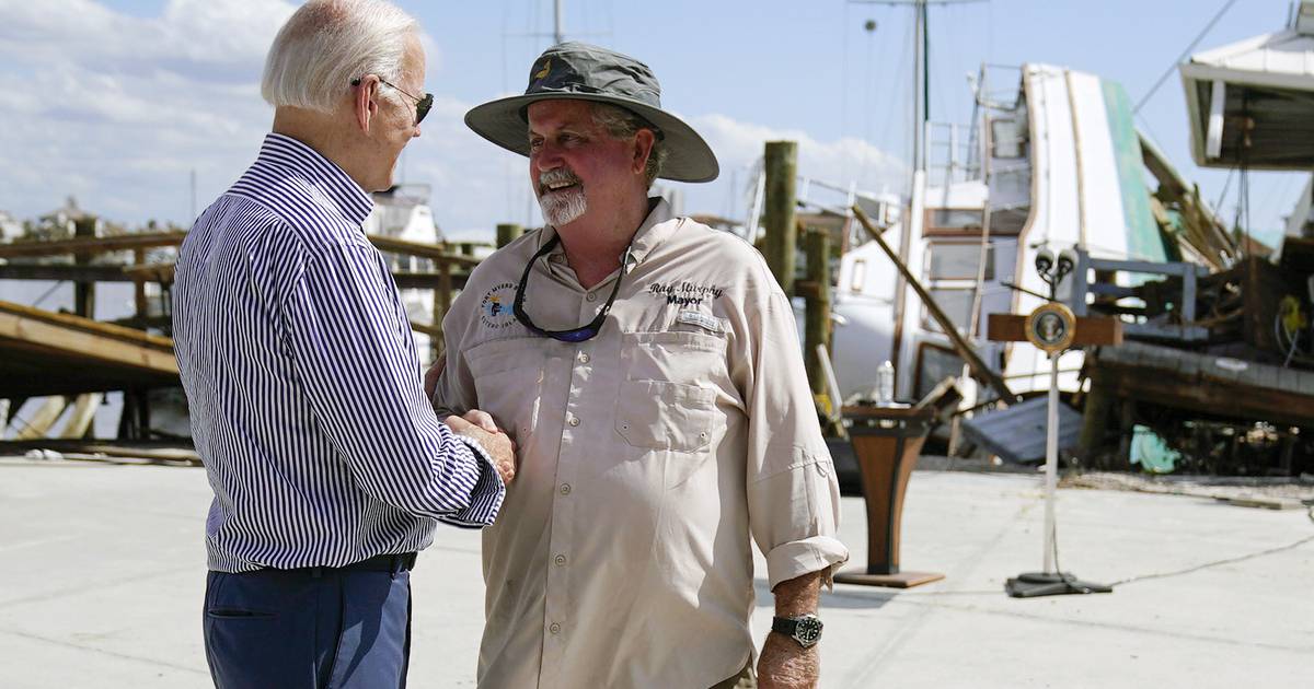 fltrek's tweet photo. Fort Myers Beach mayor shrugs off Biden dropping the F-bomb — The mayor of a storm-ravaged Florida beach town is shrugging off the F-bomb that President Biden dropped as the two chatted during a .. https://t.co/qZkqmQiYIw::: florida beach #RayMurphy https://t.co/RzPojWykvm
