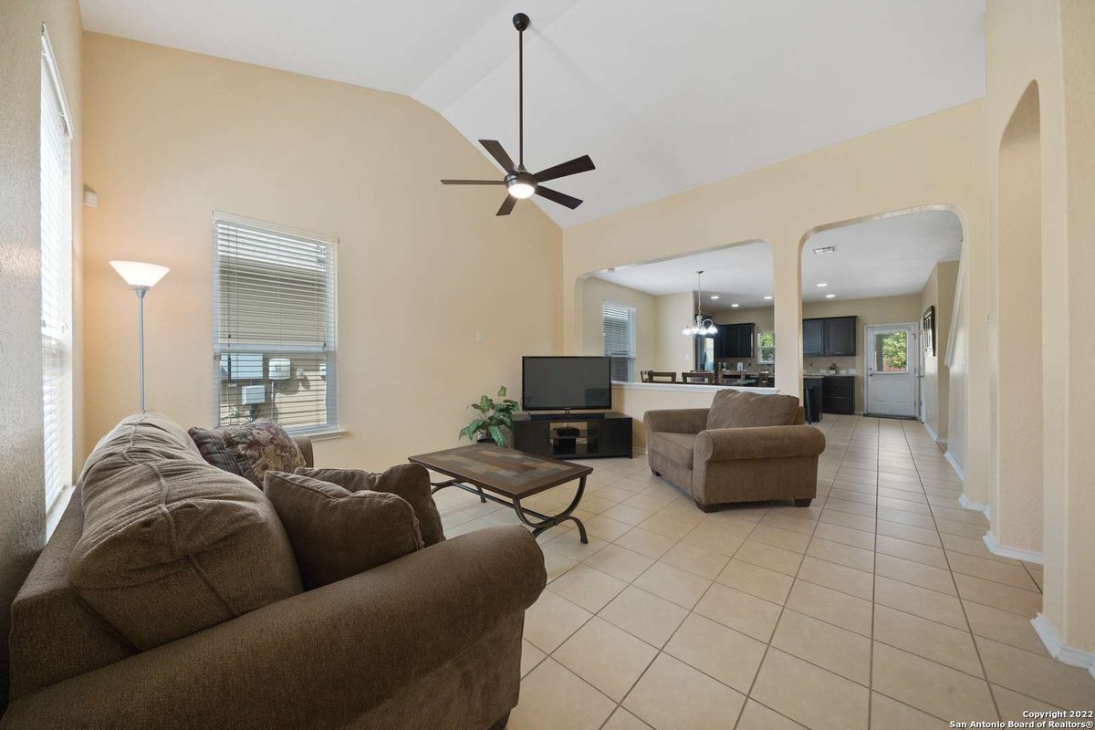 rowdyrealtor210's tweet photo. Alamo Ranch!
$335k!!!
With a spacious and open floorplan, the home has neutral colors throughout and has all the most tasteful and practical selections that one could ask for.
https://t.co/5Pglm9BHLG
#GrellRealtyGroup #UTSA #AlamoRanch https://t.co/x0qKXyknAH