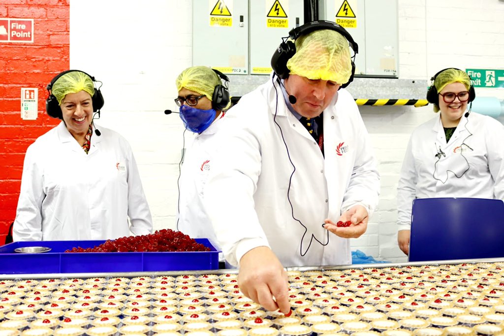 A joy to visit the exceedingly good site of #MrKipling cakes at @PremierFoodsPLC Trent Vale. Their cakes and baked goods have been a British tradition for years and are loved across the world, a great example of how championing British food helps build a #StrongEconomy.