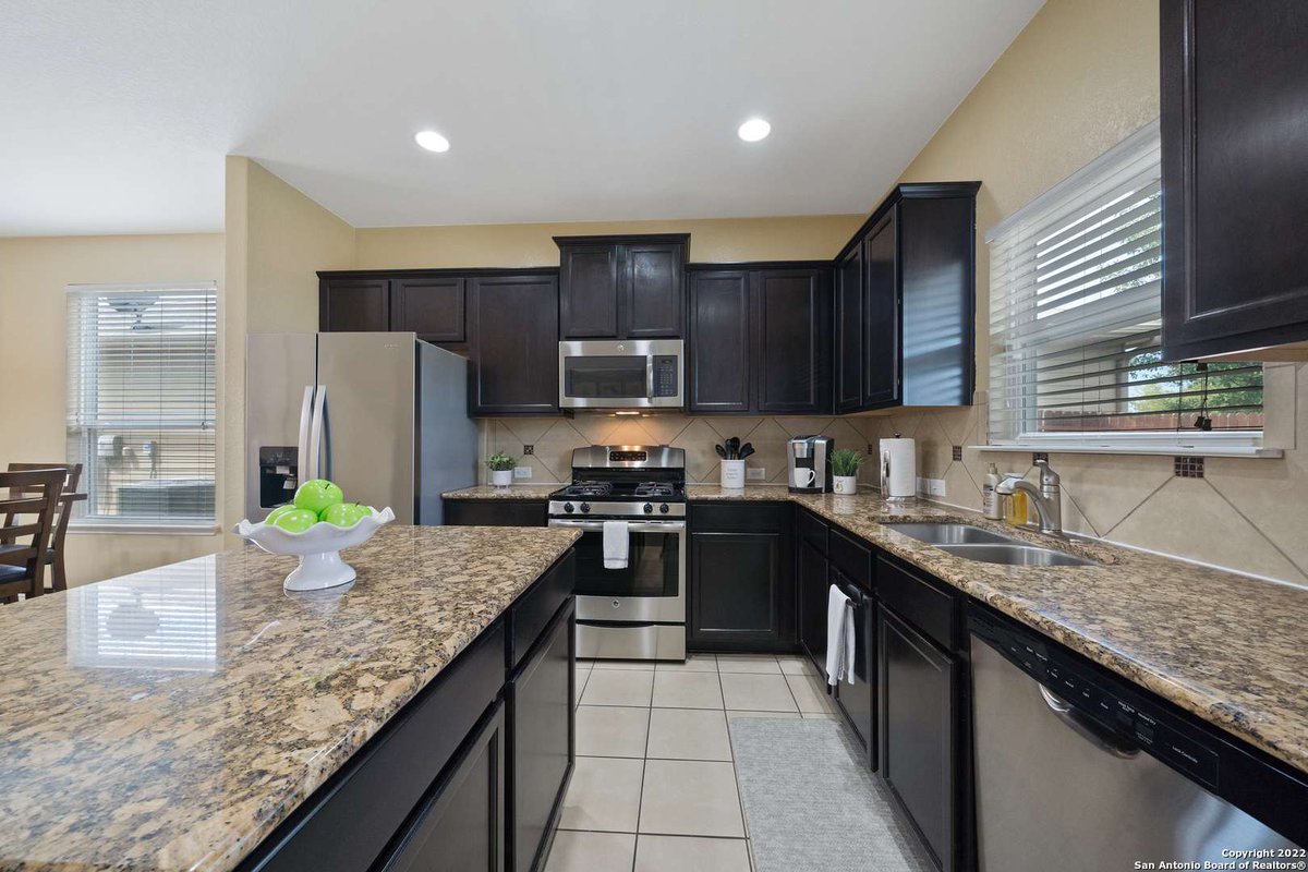 rowdyrealtor210's tweet photo. Alamo Ranch!
$335k!!!
With a spacious and open floorplan, the home has neutral colors throughout and has all the most tasteful and practical selections that one could ask for.
https://t.co/5Pglm9BHLG
#GrellRealtyGroup #UTSA #AlamoRanch https://t.co/x0qKXyknAH