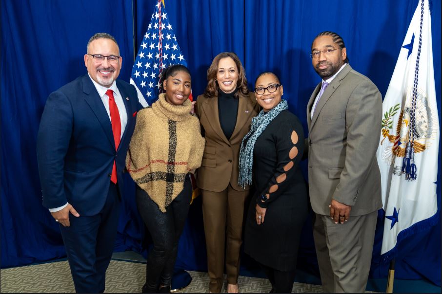 SecCardona's tweet photo. Let’s say it loud and clear: students need access to health care—including reproductive health care—to succeed in college and achieve their dreams. 

An honor to join @VP at my alma mater, @CCSU, yesterday for a critical conversation on reproductive rights. https://t.co/dycw5eRi9o