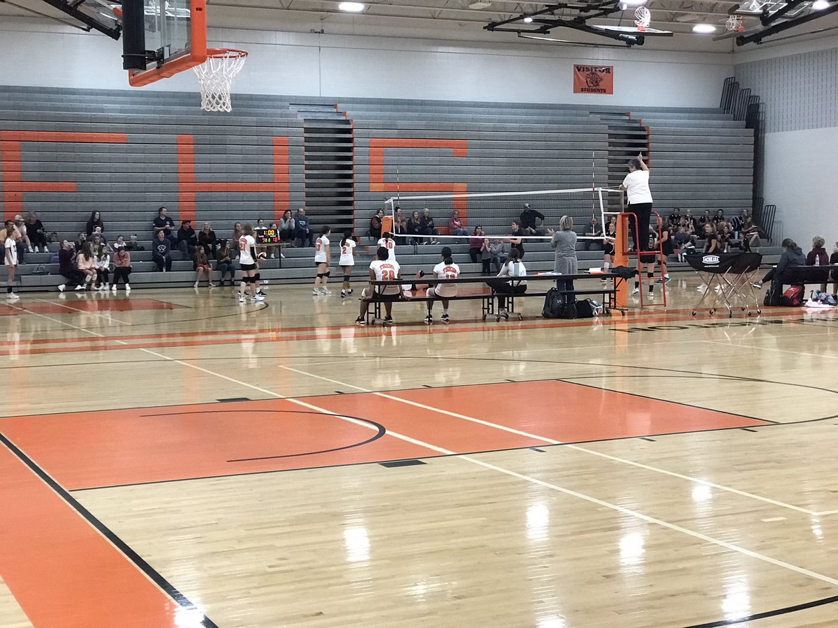 tigerfarmington's tweet photo. Middle School Volleyball next door hosting New Prague! Some awesome volleyball taking place! @FarmTigerVb #WeAre192 https://t.co/CFxvYvyIfG