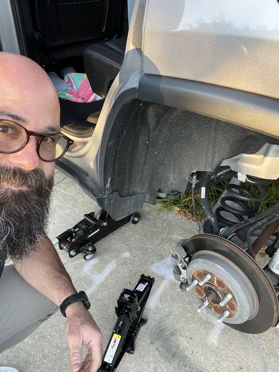 Talk about a principal who does it all! Thank you <a href="/vcs_Lonnie/">Lonnie Tidmarsh 🏆🏆</a> for changing my flat tire this morning! You have no idea how much I appreciate it! 🐯