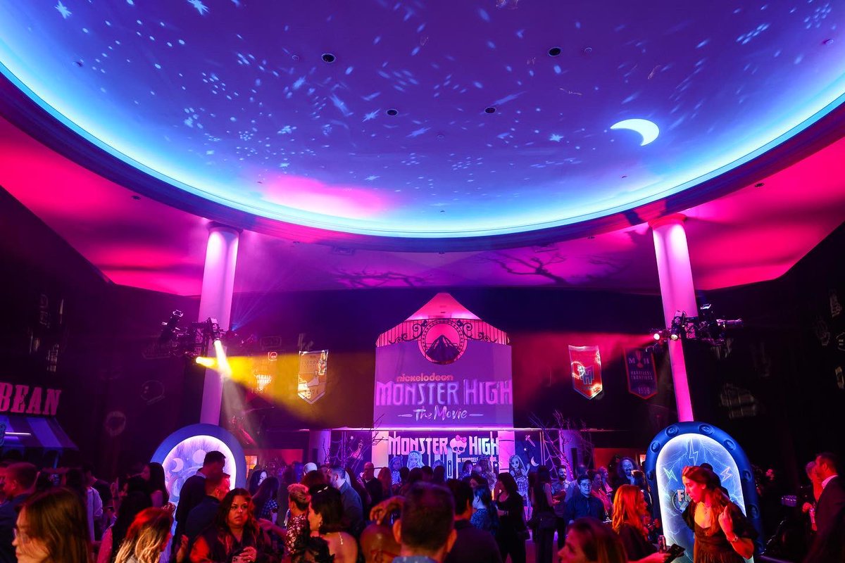 StatusPR's tweet photo. #MONSTERHIGHMOVIE WORLD PREMIERE // @Nickelodeon @paramountplus @Mattel @MonsterHigh #TeamStatus #PR #Activation #Production 📸 Peach Hill Media 🧟♀️🎀🧛🏻♀️🌙🦇🧙☠️ watch today on @Nickelodeon or streaming now on @paramountplus!!!
See more pictures on our Instagram @StatusPR! https://t.co/7x7pRC9B1P