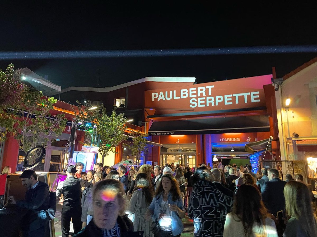 JFGuyot's tweet photo. A #SaintOuen, les marchés d’antiquités #PaulBert #Serpette, #Dauphine, #Biron et #Vernaison en fête! Courez-y chaque week-end! https://t.co/hwaPIf7WBA