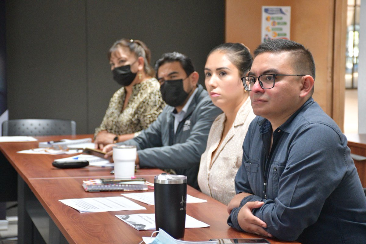 UTnortecoahuila's tweet photo. En seguimiento al Proyecto de Alineación Estratégica 20/40, se reunieron las áreas académicas, con Rector Mtro @Oscar_Lopez_E para presentar los avances de cumplimiento, fortaleciendo en materia de: "Inglés, Formación Docente y Calidad Educativa".  #NuevoRumbo #SomosCorrecaminos https://t.co/YeNSx99biZ