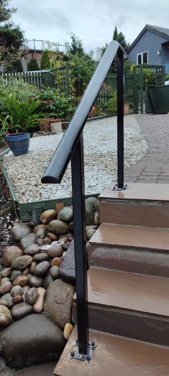 gmweldingalloa's tweet photo. Here we have a steady rail we made with a nice powder coated finish we take safety as priority!  #handrails #safety #steadyrailing #welding #metalwork #fabrication #steel #Scotland #uk #alva #Edinburgh #clackmannanshire #alloa #forthvalley #stirling #falkirk #dunfermline #fife https://t.co/FvKOYkDMsG