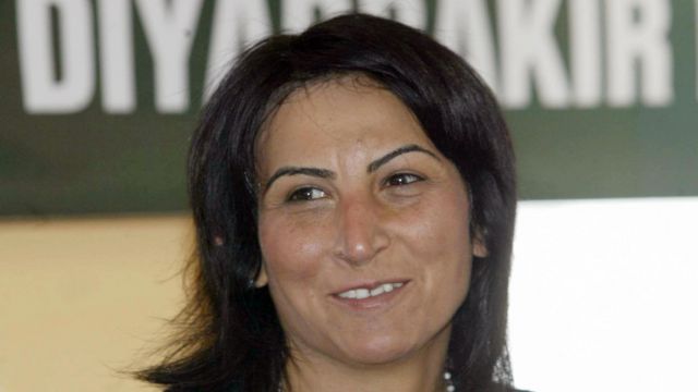 yirmiucderece's tweet photo. 📌 Demans hastası Aysel Tuğluk, hapishanede 5 kez kalp krizi geçiren Mehmet Emin Özkan ve yüzlerce hasta tutuklu raporlara rağmen tahliye edilmezken, Erdoğan’ın özel af kararlarıyla, birisi uyuşturucudan hüküm giyen Hasan Şen olmak üzere iki hükümlü tahliye edildi. 

@HayriDemir_ https://t.co/0uxxAhKE3i
