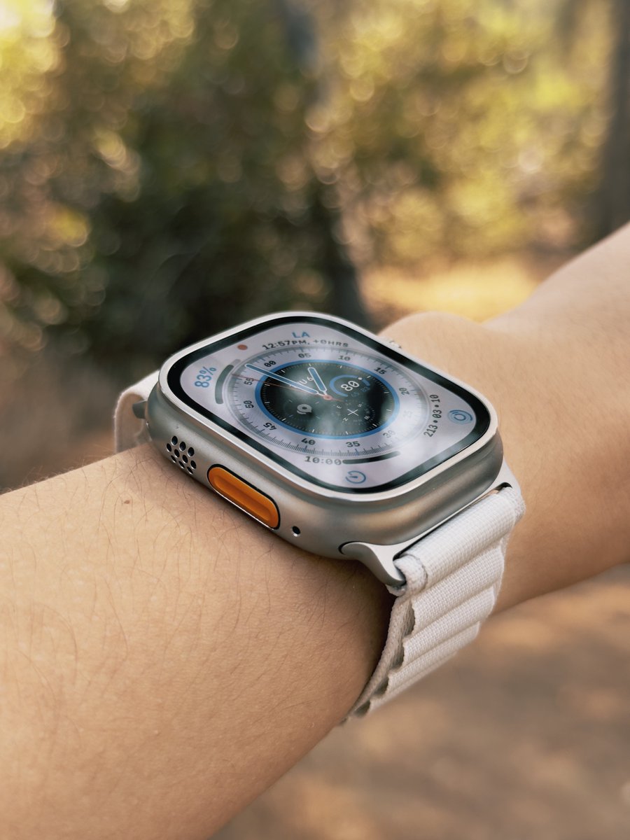 theapplehub's tweet photo. By far my favorite Apple product of the year! What do you guys think of the Apple Watch Ultra? https://t.co/J1CmnNy0WC