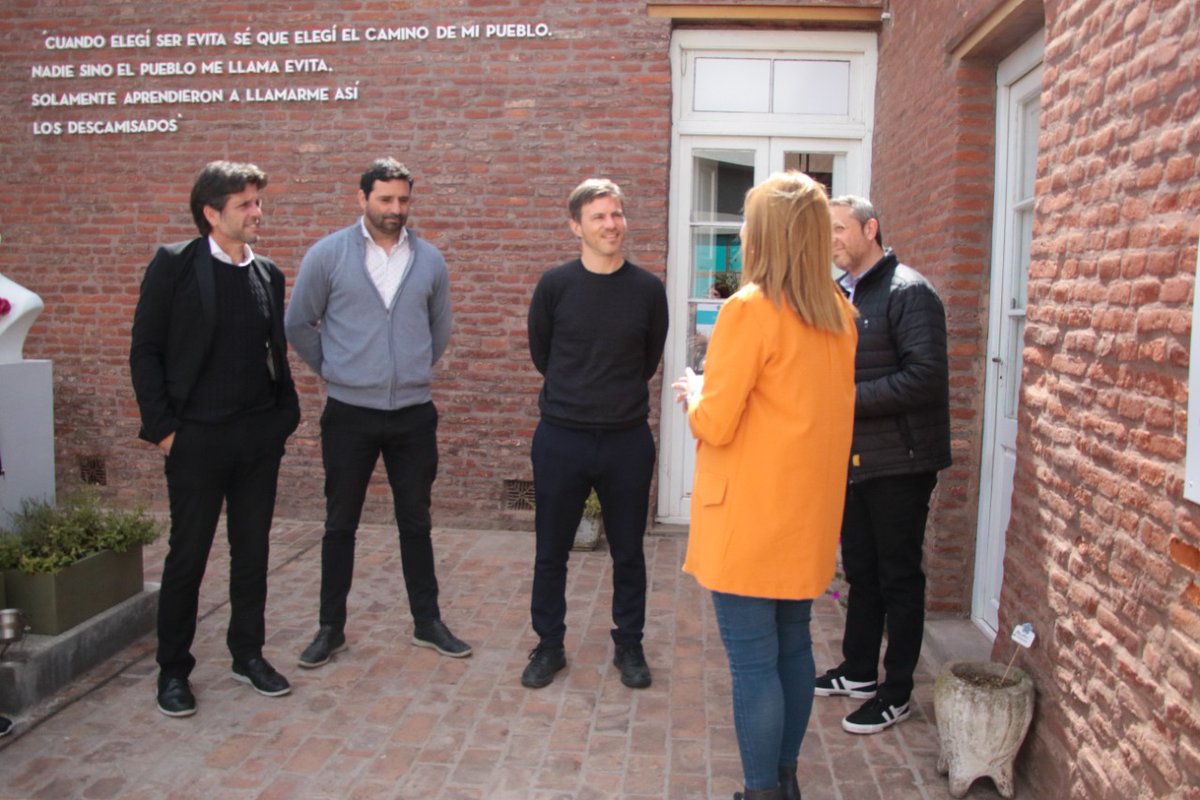 Poner en valor el patrimonio histórico y cultural de la Provincia es potenciar nuestra oferta turística. En #LosToldos junto a <a href="/guzzoviviana/">Viviana Guzzo</a> visitamos el Museo Casa Evita, que a partir del convenio firmado por el gobernador <a href="/Kicillofok/">Axel Kicillof</a> con #GeneralViamonte, ya es museo provincial