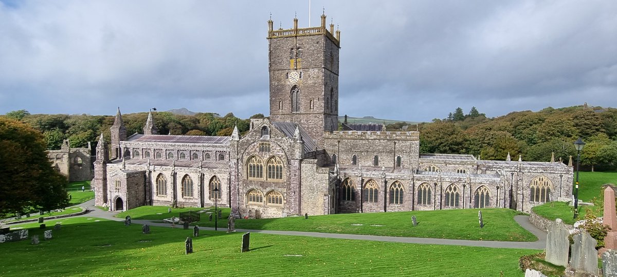 ruthrwltd's tweet photo. Wonderful visit to St David's Cathedral @StDavidsCath in Pembrokeshire @visitwales &amp; stunning to hear the full choir at Evensong Service 👏👏👏 https://t.co/rputbIfso8