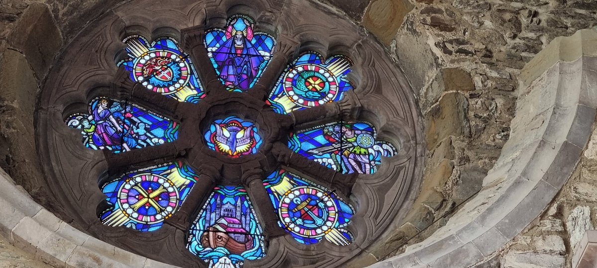 ruthrwltd's tweet photo. Wonderful visit to St David's Cathedral @StDavidsCath in Pembrokeshire @visitwales &amp; stunning to hear the full choir at Evensong Service 👏👏👏 https://t.co/rputbIfso8