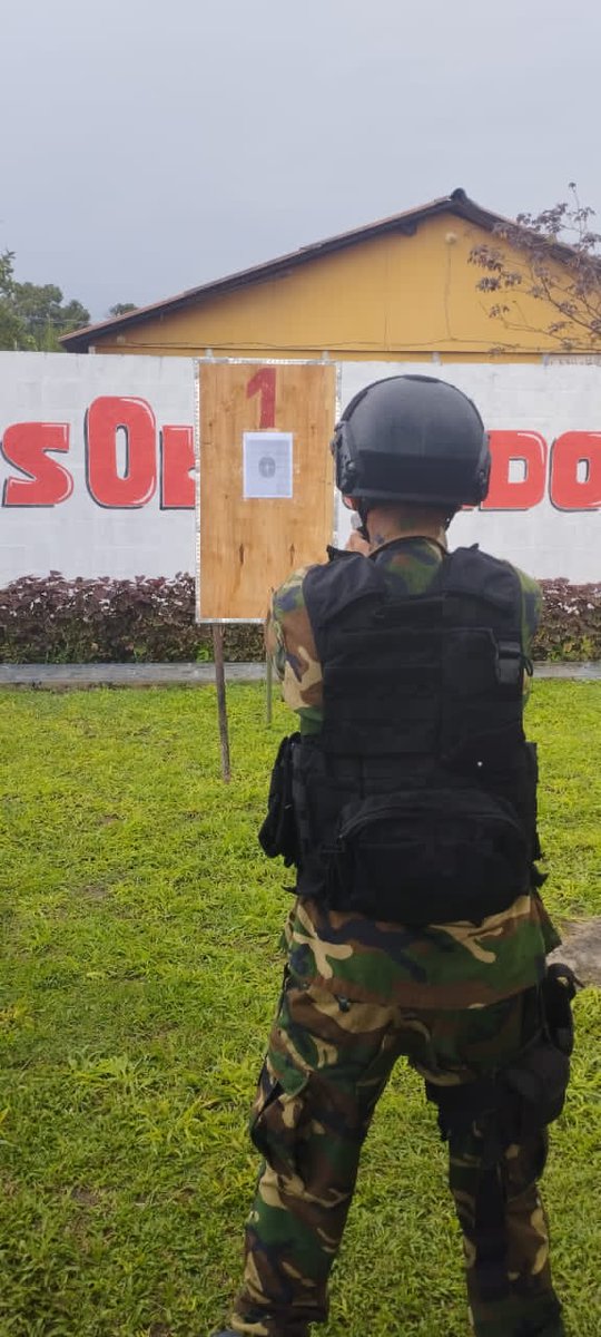 EJB_DRMediosTC's tweet photo. 🚨 #Enterate || Desde las instalaciones de @991 BAFES "Tcnel. Eliézer Otaiza Castillo", se efectúo instrucción práctica de posiciones de tiro de Pistola cal 9X19mm, al personal profesional.
#EjercitoBolivariano
#FANB
#06Oct2022 https://t.co/2mdio8LRRH