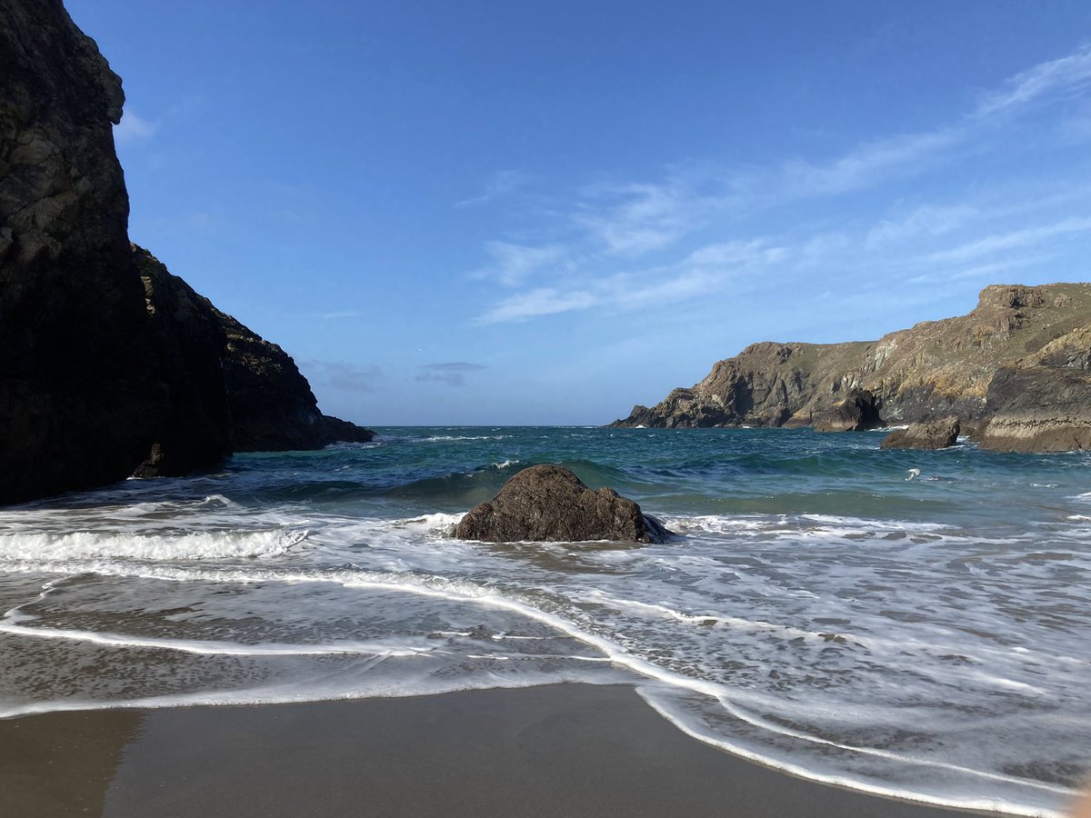 LynneShelby5's tweet photo. Autumn Road Trip Day Three: To Kynance Cove aka Poldark’s beach (no sign of Ross or Demelza!). On to the Minack Theatre - has to be one of the most beautiful theatres in the world, carved into a cliff face #wanderust #amtravelling https://t.co/ZkYxxlG0kX