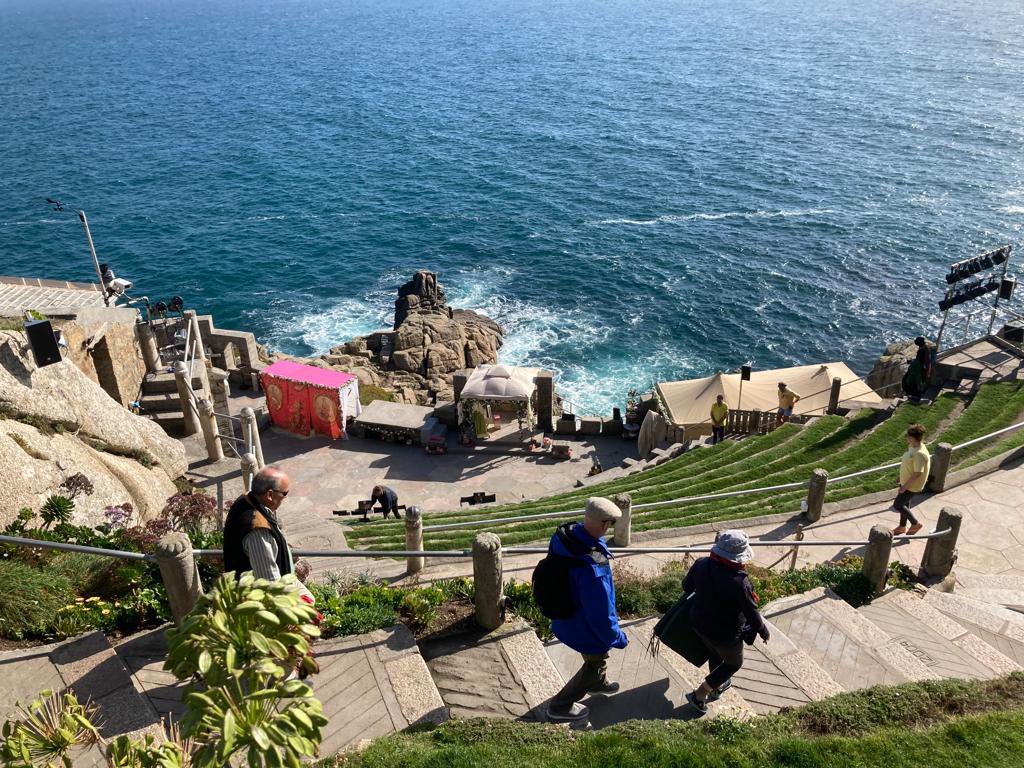 LynneShelby5's tweet photo. Autumn Road Trip Day Three: To Kynance Cove aka Poldark’s beach (no sign of Ross or Demelza!). On to the Minack Theatre - has to be one of the most beautiful theatres in the world, carved into a cliff face #wanderust #amtravelling https://t.co/ZkYxxlG0kX