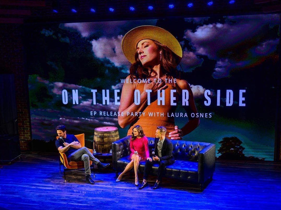 Laura Osnes tweet media
