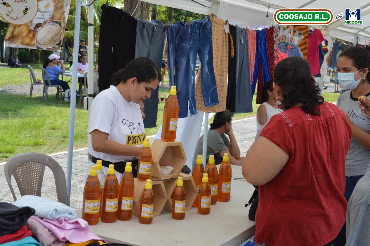 Más de 70 emprendedores de varios sectores participaron en nuestro mercadito vendiendo sus productos y realizando alianzas comerciales 🤝

Si deseas ser parte de los programas para emprendedores, escríbenos o llámanos al 7873-0808
💡📞

#Coosajo #CEDEC #MercaditodeEmprendedores