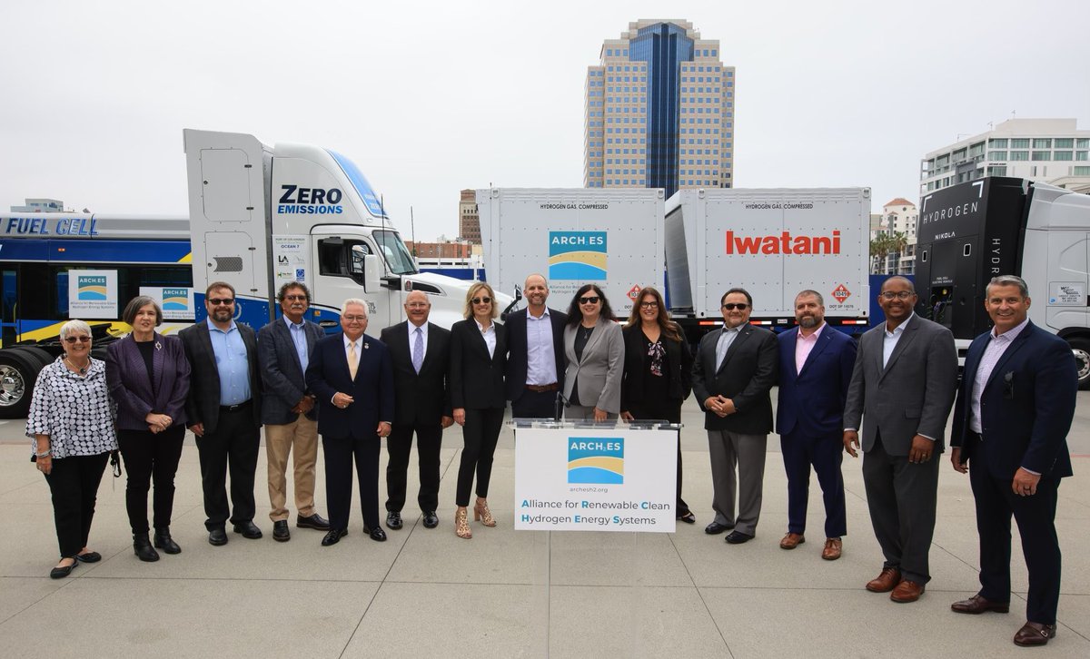 CA_Bldg_Trades's tweet photo. We were happy to be in #longbeach  w/ @CAGoBiz @JoshNewmanCA @SenBobArchuleta @RonHerrera_396 to support a #HydrogenEconomy in #California. Our California #skilledandtrained workers are ready to go-to bring new fuels to market. #h2hub https://t.co/1FuSPc9EyN