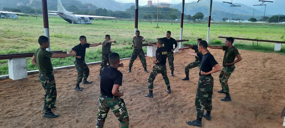 EJB_DRMediosTC's tweet photo. 🚨 #Enterate || Desde las instalaciones de @995 BAFES "Tcnel Edward Ramón Corobo Segovia ", ordenó Instrucción practica de Kioksul al personal profesional y de tropa disponible de esta Unidad Táctica de Fuerzas Especiales.
#EjercitoBolivariano
#FANB
#06Oct2022 https://t.co/R5ZZuWZbSw