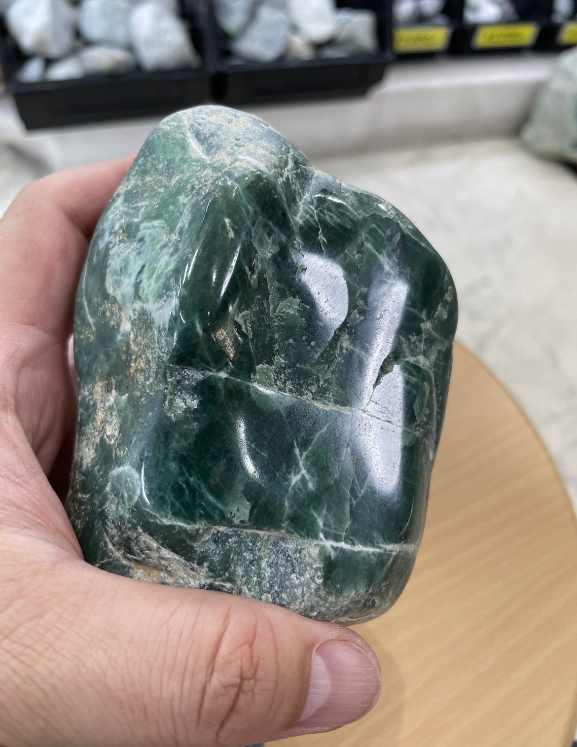J*e様 ［白地に緑色］　結晶びっしり　糸魚川翡翠101g ヒスイ　ひすい 翡翠の純度✨💍 翡翠は単結晶でないので「ひすい輝石の純度」で