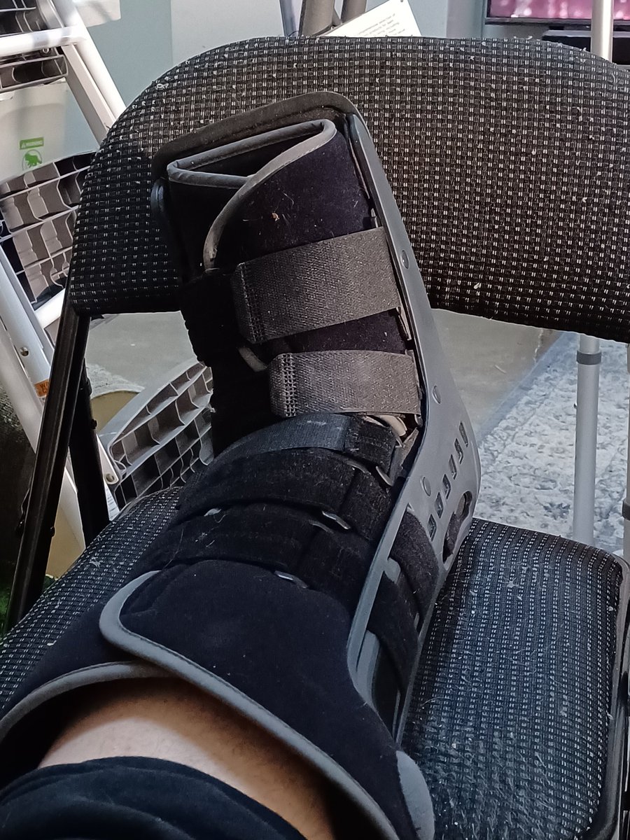 statix42's tweet photo. well, broke my foot and will be homebound for the next month https://t.co/mwPFQ3N70c