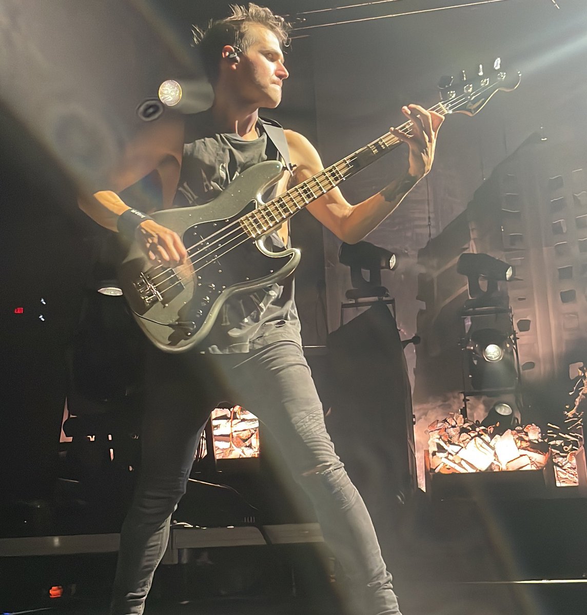 spooksy__'s tweet photo. mikey way with his sparkly bass in 2002 vs 2022 #MCRPORTLAND #bullets20 https://t.co/tuw1qT9lU3