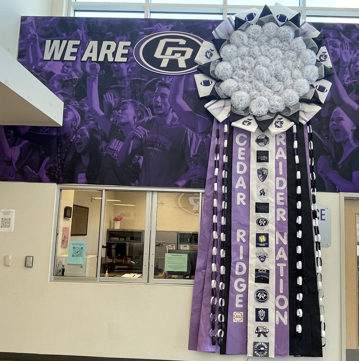 TeriLKirby's tweet photo. I love @CedarRidgeHigh! 💜🖤#HOCO2022 https://t.co/5RNAjlYxFo