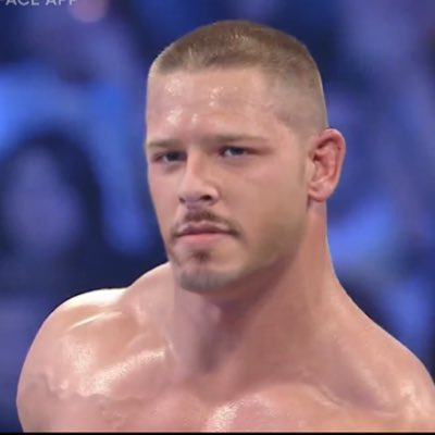_ConnorStreet_'s tweet photo. #NewProfilePic https://t.co/0BcJpP8Nhy