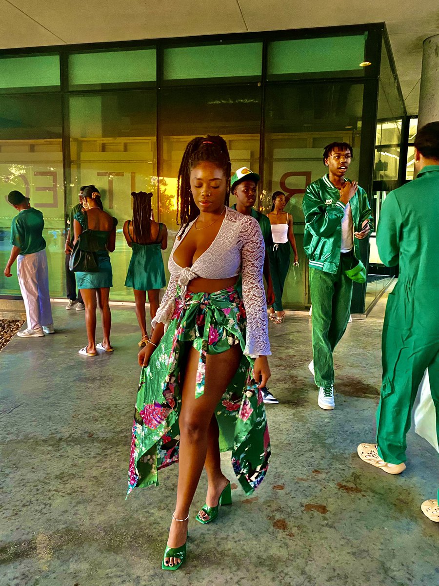 sgoddess12's tweet photo. Colorful Fantasies 🌴✨
#cycle7 @TheHausPvamu https://t.co/ma6RjxJgst