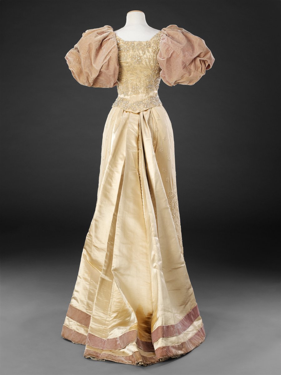Evening dress, 1893-94. John Bright Historic Costume Collection.
