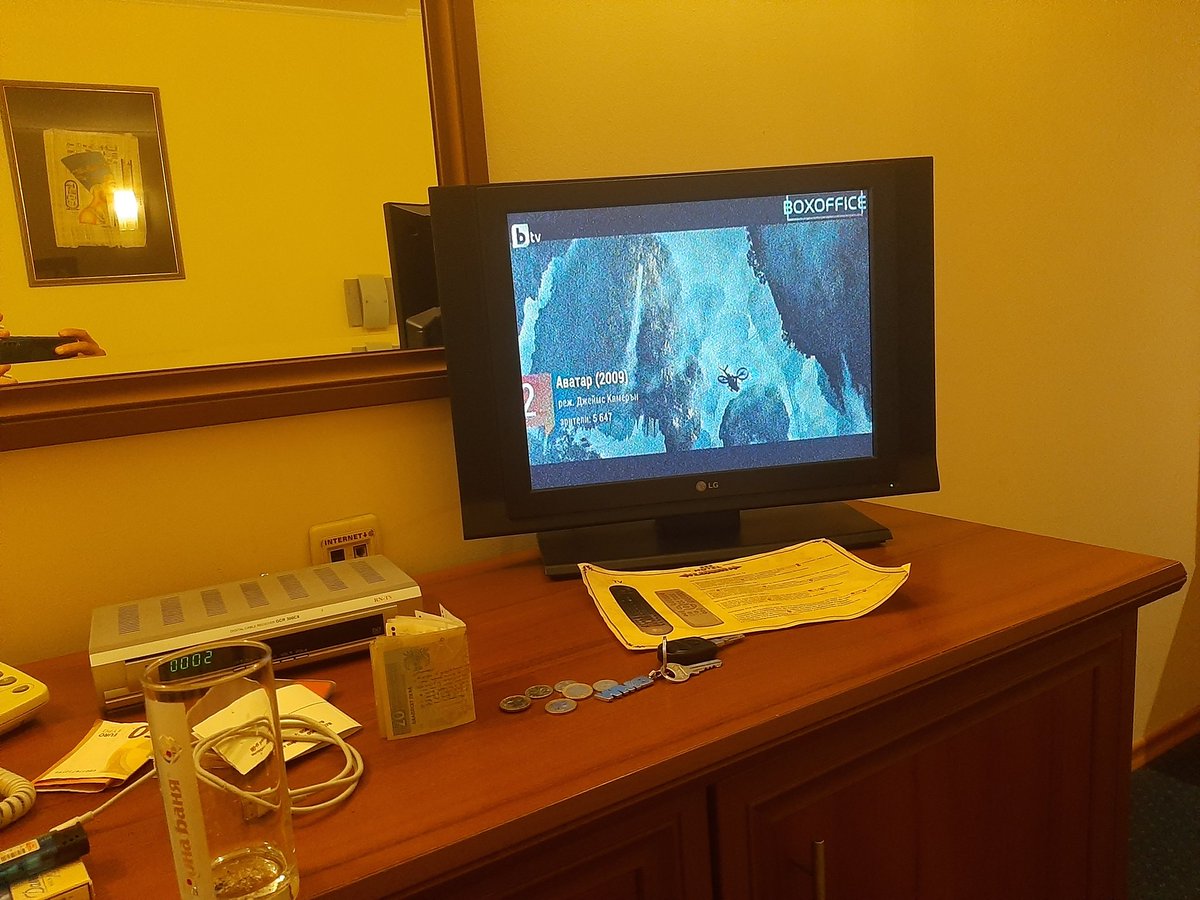 Güya Avrupa ülkesi adamlar karıncalı tv izliyor hala mk😊