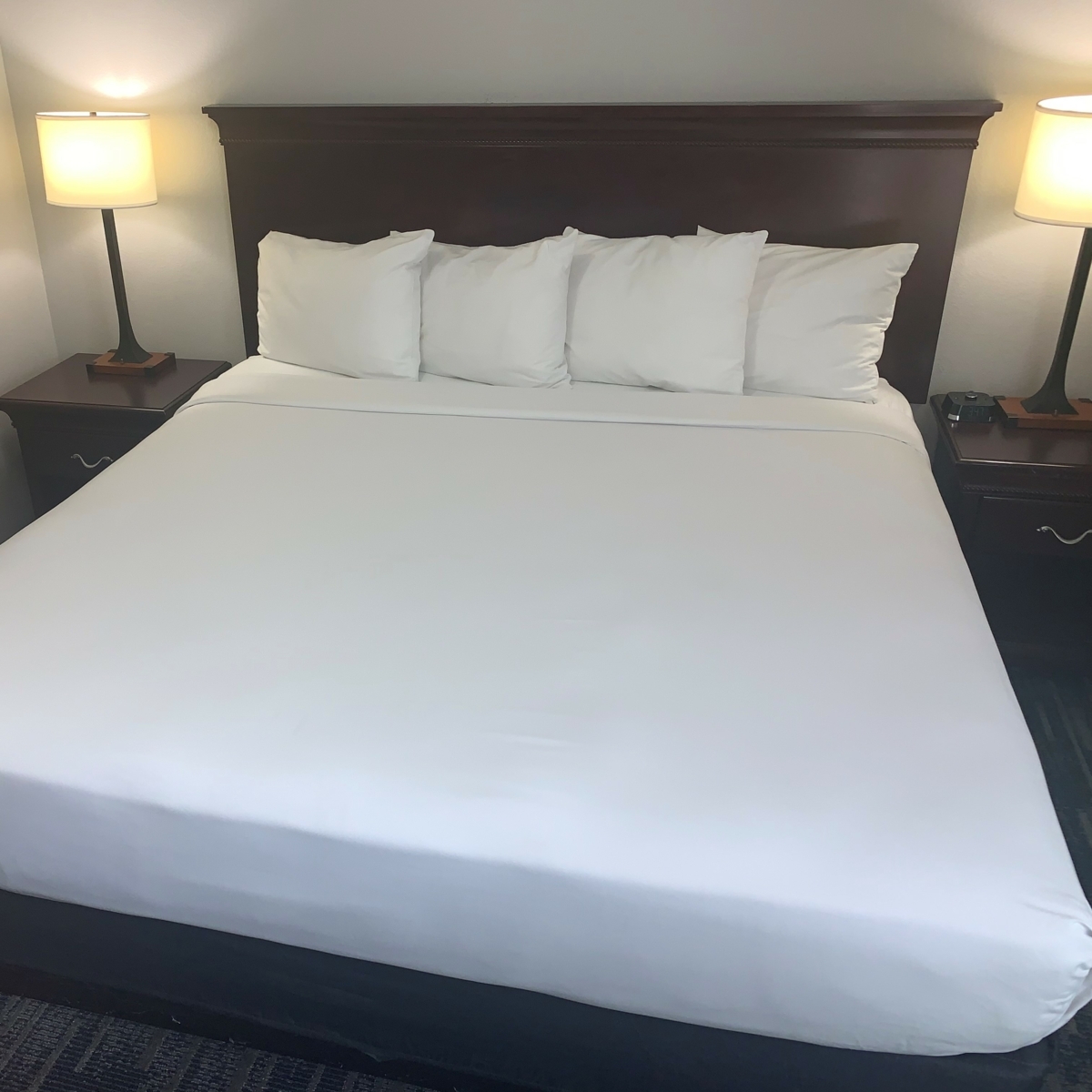 CountryISTucson's tweet photo. Coming to town for the 12th Annual Loft Film Fest running October 12th thru 20th? Book your room with us for a comfortable stay in our plush beds with #cozy bedding. We're ready to welcome you!  https://t.co/HMGdxzvYfW #filmfest #tucson #roadtrip https://t.co/FLDOzHQVL8