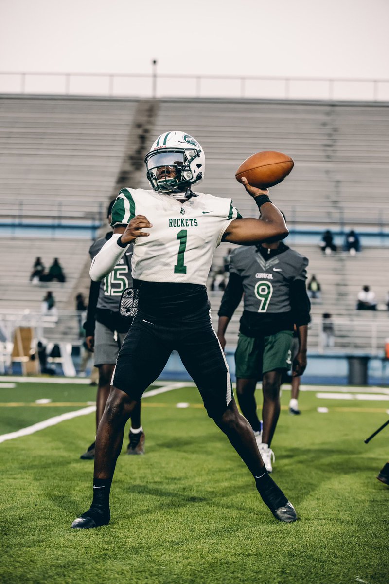LyghtzO's tweet photo. Let’s Roc🚀💚🖤!! https://t.co/Tz0v7qYaXP