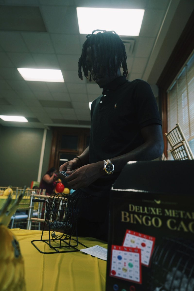 ABCDeeez_nuts's tweet photo. Before I rocced a watch, I put rubber bands on my sleeve 🤷🏾‍♂️💵💰 @justalilbit21  love you wifey ❤️‍🔥 https://t.co/7Ts1cVy88a