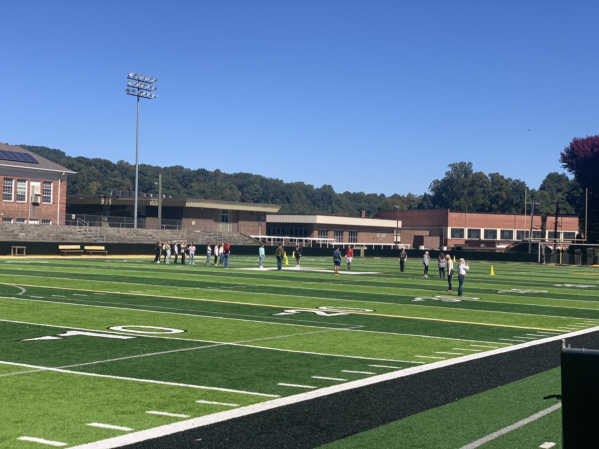 THSAirpower's tweet photo. Hello NC-075. Our Saber Team conducted Homecoming practice earlier today with Homecoming court at WMS. #THSAirpower #NC075 #thsafjrotc https://t.co/82pddAUHRG