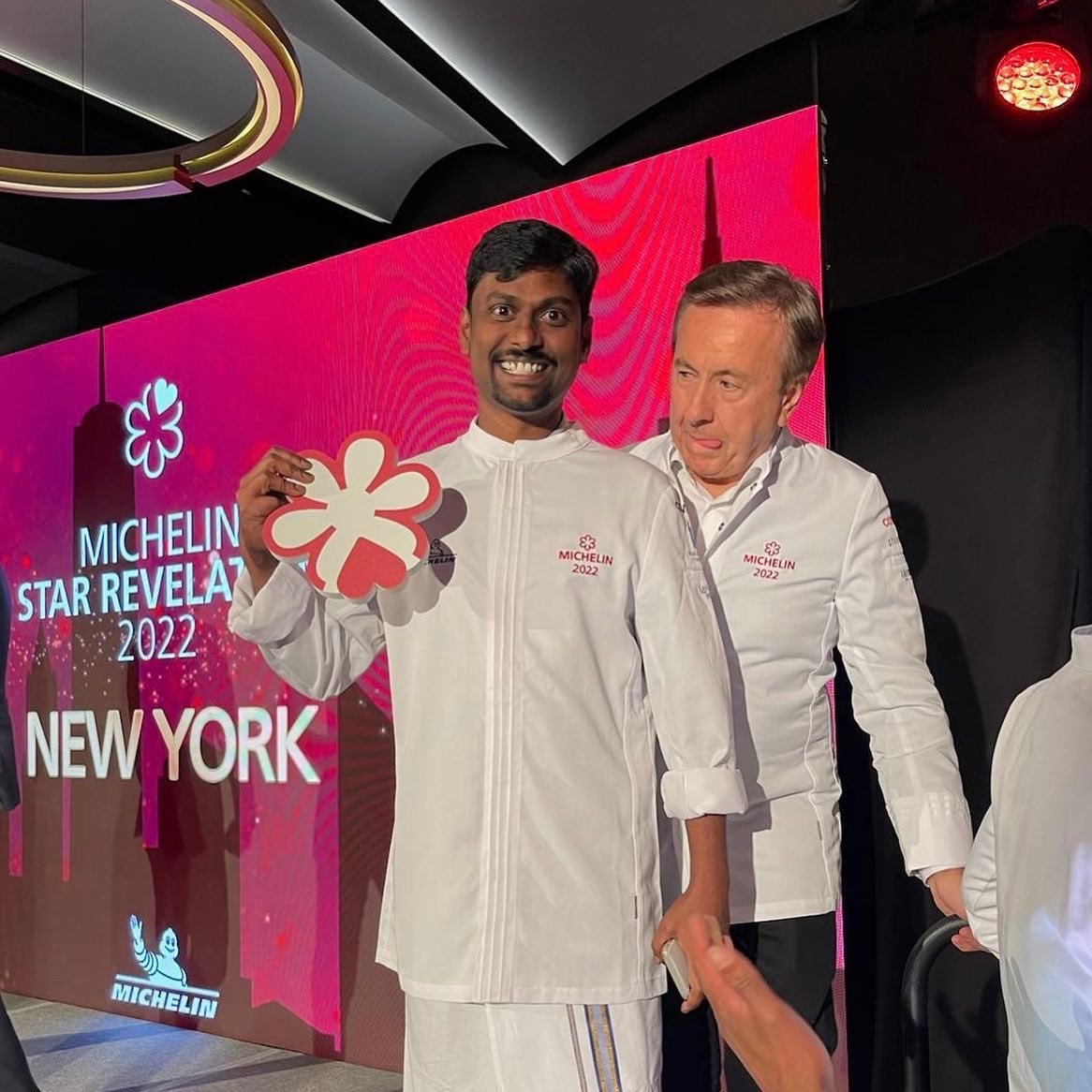 TheVikasKhanna's tweet photo. Tears of joy & pride. Keeping the flag high.
Finallllly an Indian Restaurant wins a Michelin Star in NY.
#chefvijayakumar #ChintanPandya #RoniMazumdar @semmanyc @MichelinGuideNA https://t.co/K5qTS9PfVY
