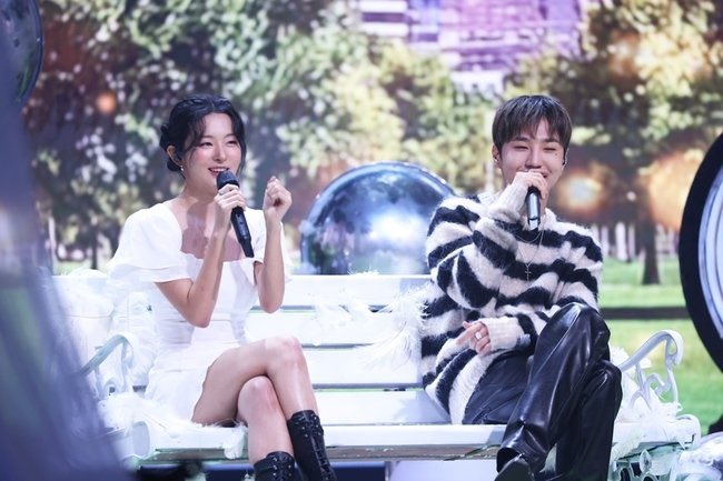 KhhFess's tweet photo. khh be’o performing bad boy, sad girl with seulgi 😄 https://t.co/tnfFFxiFbc