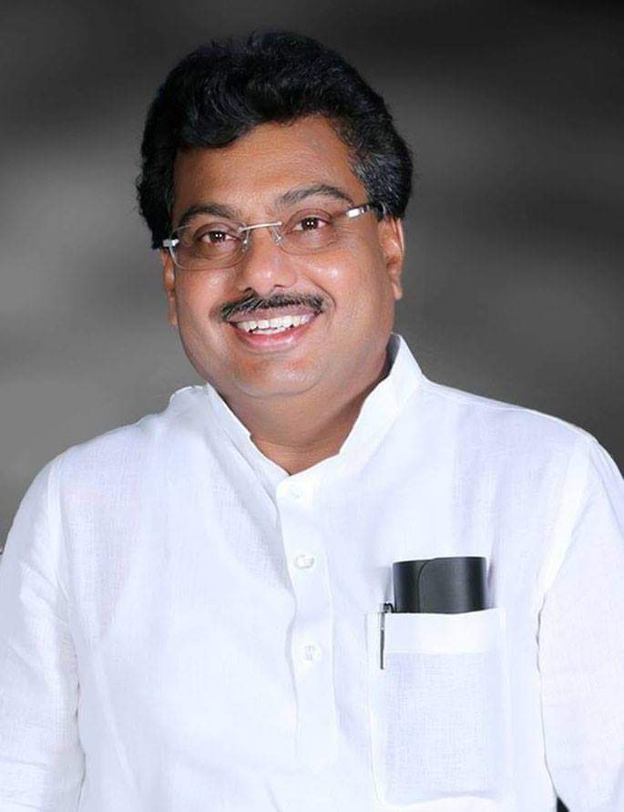 Dr_Yathindra_S's tweet photo. ಕಾಂಗ್ರೆಸ್ ಪಕ್ಷದ ಹಿರಿಯ ನಾಯಕರು, ಕೆಪಿಸಿಸಿ ಪ್ರಚಾರ ಸಮಿತಿಯ ಅಧ್ಯಕ್ಷರು, ಆತ್ಮೀಯರಾದ ಶ್ರೀ @MBPatil ಅವರಿಗೆ ಹುಟ್ಟು ಹಬ್ಬದ ಹಾರ್ದಿಕ ಶುಭಾಶಯಗಳು.

ದೇವರು ತಮಗೆ ಉತ್ತಮ ಆಯುರಾರೋಗ್ಯದ ಭಾಗ್ಯ ಕರುಣಿಸಿ, ಮತ್ತಷ್ಟು ಜನಸೇವೆ ಮಾಡಲು ಆಶೀರ್ವದಿಸಲಿ ಎಂದು ಮನದುಂಬಿ ಹಾರೈಸುತ್ತೇನೆ. https://t.co/DAVLrvWb5M