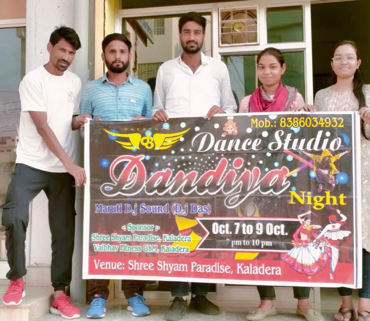ArvindYadavIN's tweet photo. कालाडेरा में आज से शुरू होने वाले #Dance_Studio के तत्वावधान आयोजित डांडिया के पोस्टर की विमोचन किया !
ऐसे भव्य आयोजन के लिए आयोजकों को बधाई !! https://t.co/wNxeQyWERr