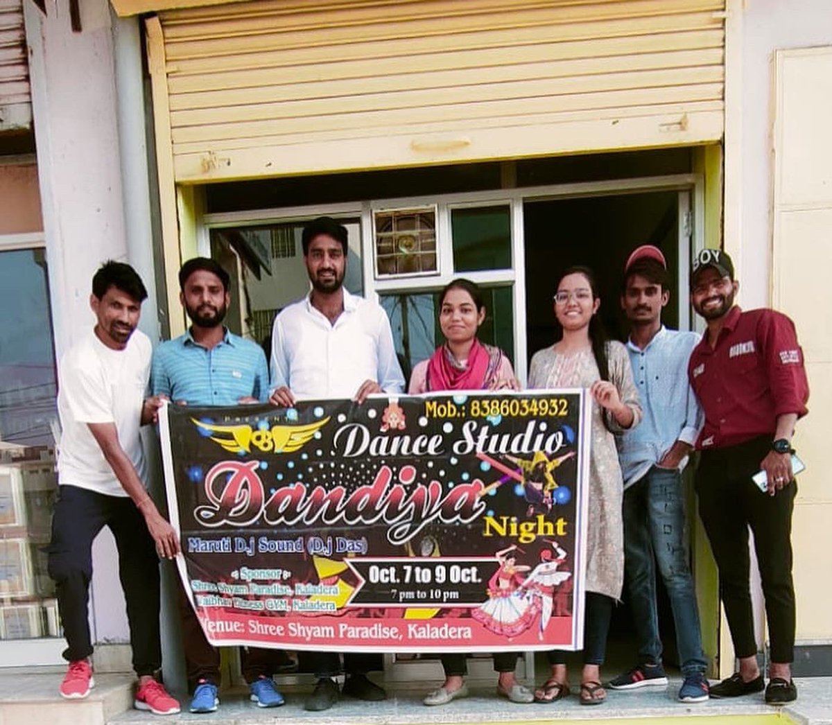 ArvindYadavIN's tweet photo. कालाडेरा में आज से शुरू होने वाले #Dance_Studio के तत्वावधान आयोजित डांडिया के पोस्टर की विमोचन किया !
ऐसे भव्य आयोजन के लिए आयोजकों को बधाई !! https://t.co/wNxeQyWERr