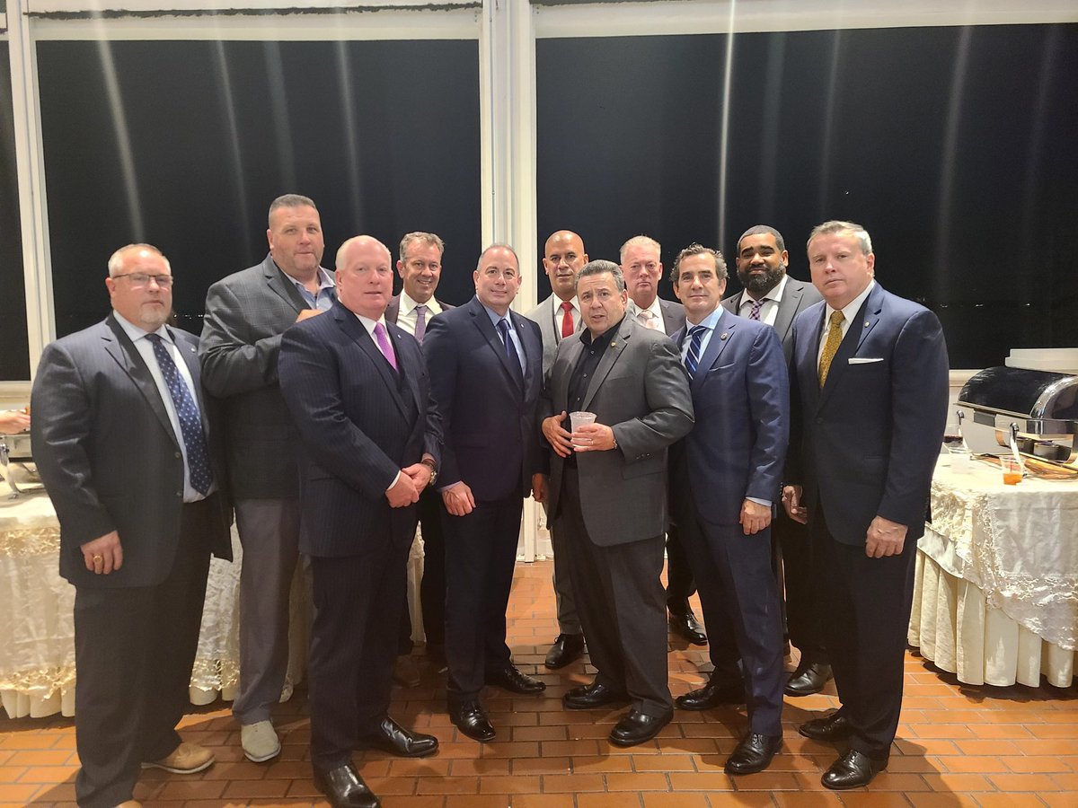 Join us in congratulating Bronx Trustee Tony Casilla on his well-deserved Special Recognition Award from the NYPD Hispanic Society at their annual gala. Tony’s dedication to keeping our city safe and to his fellow Detectives is unwavering!