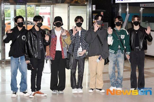 ofIGNISION's tweet photo. ㅤ

ㅤ                  𝗶𝗚𝗡𝗜𝗦𝗜𝗢𝗡 𝗡𝗘𝗪𝗦.

📍《 07/10/22 》The iGnision as Enhypen was spotted at the airport and will take off to @GLEEDEAHALL to perform at ❝@brrmob Reynard’s birthday party❞ tonight!  ✈️⊹

#ReyGoTo9

ㅤ https://t.co/K50HmG4Ztl