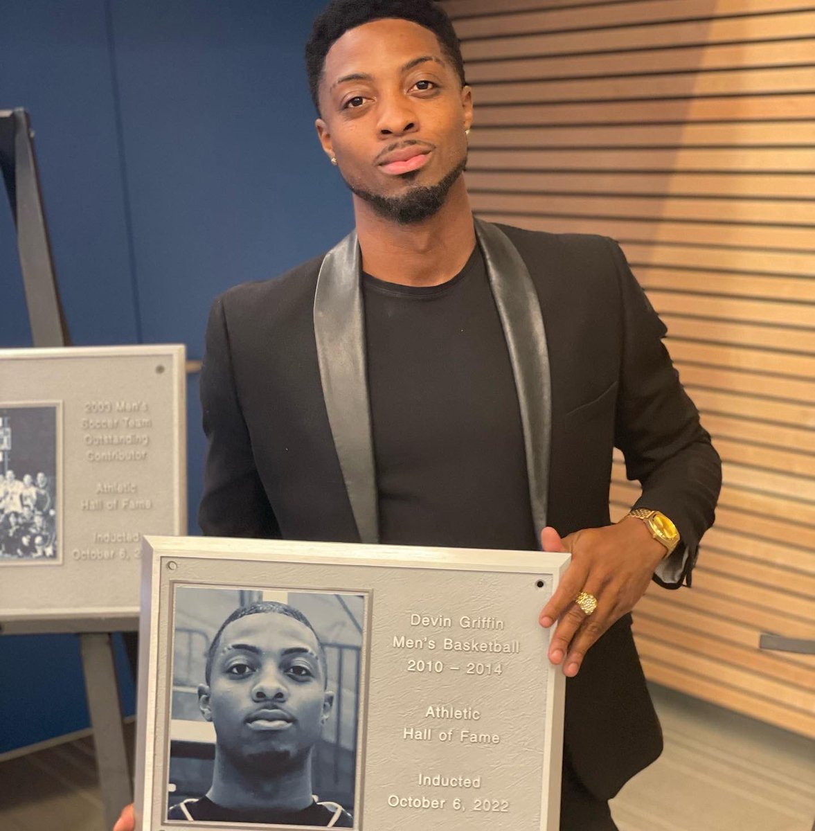 DevGriffin__'s tweet photo. History is made! Officially a Hall of Famer! 🙏🙌🏀
Thanks to @cougarmbb &amp; @ColumbiaCougars for a lit ceremony! https://t.co/Y8feNtOPPI
