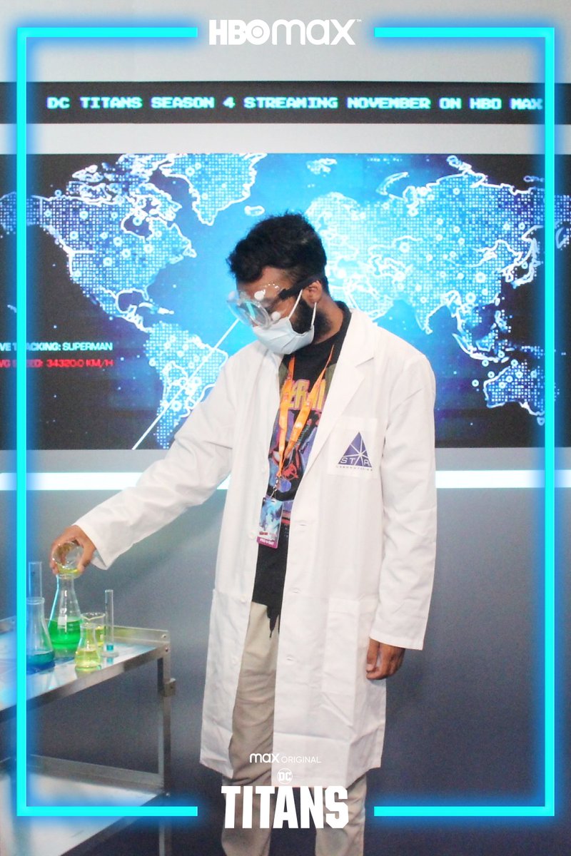 MrAhmedGaming's tweet image. I had a great time on day 1 of #NYCC! Some highlights: an inspiring, informative panel on video games in the classroom hosted by @HeyListenGames, @illgrillchill, @LI_Mills, and @culliope and the #AmazingLibraryCard from @NYPL.