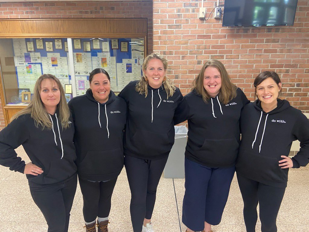 KD_Peck's tweet photo. Not only am I grateful for @heyalihearn and the positive energy she puts out into this world, but these ladies. I am so grateful to do the hard work with them on the daily. #dowith #schoolsocialworker #bekind https://t.co/tZCvQvzU45