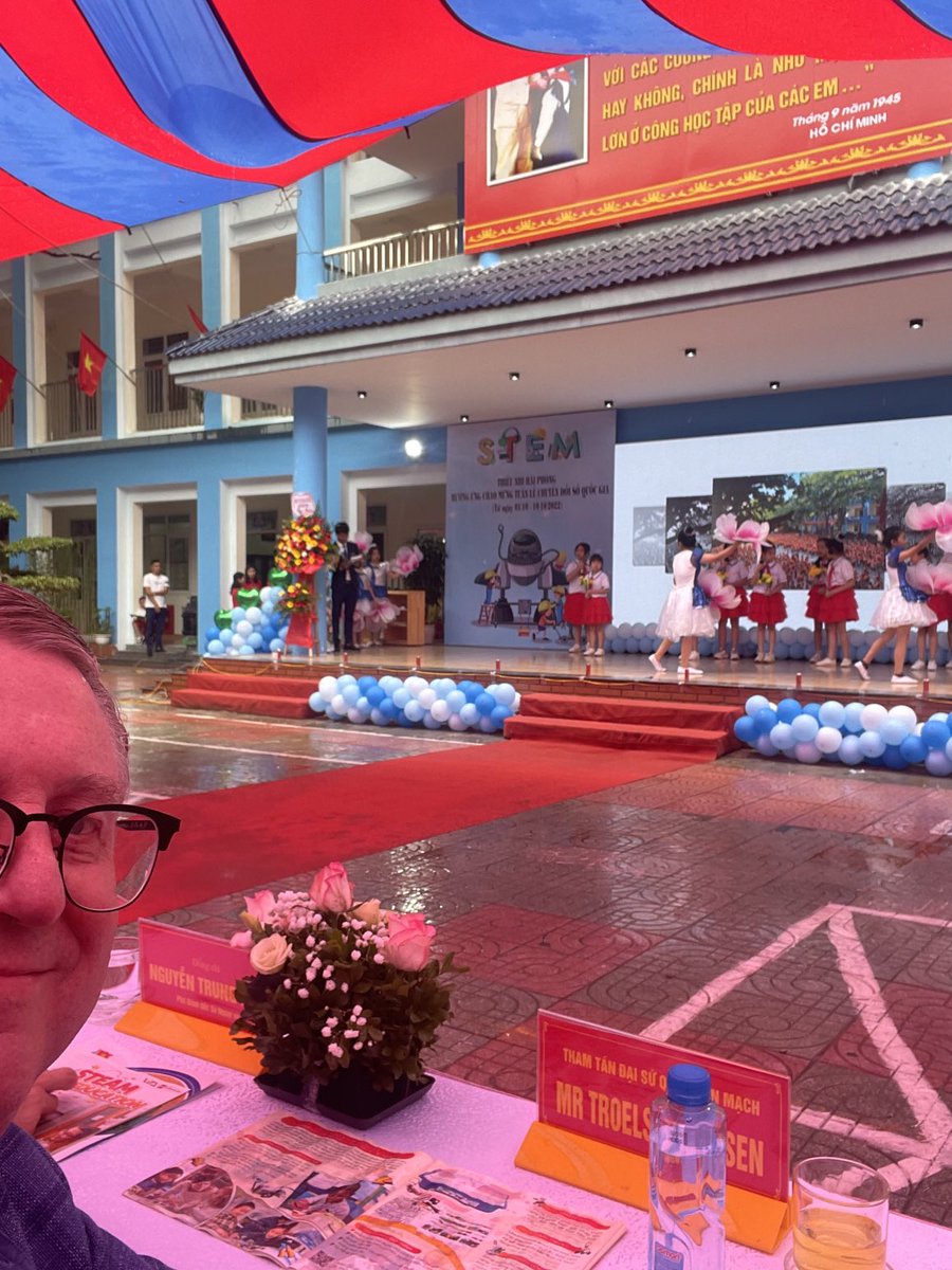 trojak2's tweet photo. #workingfordk event in Hai Phong in primary school for a #LEGO education event. Lots of fun. https://t.co/XRehBeLxFJ