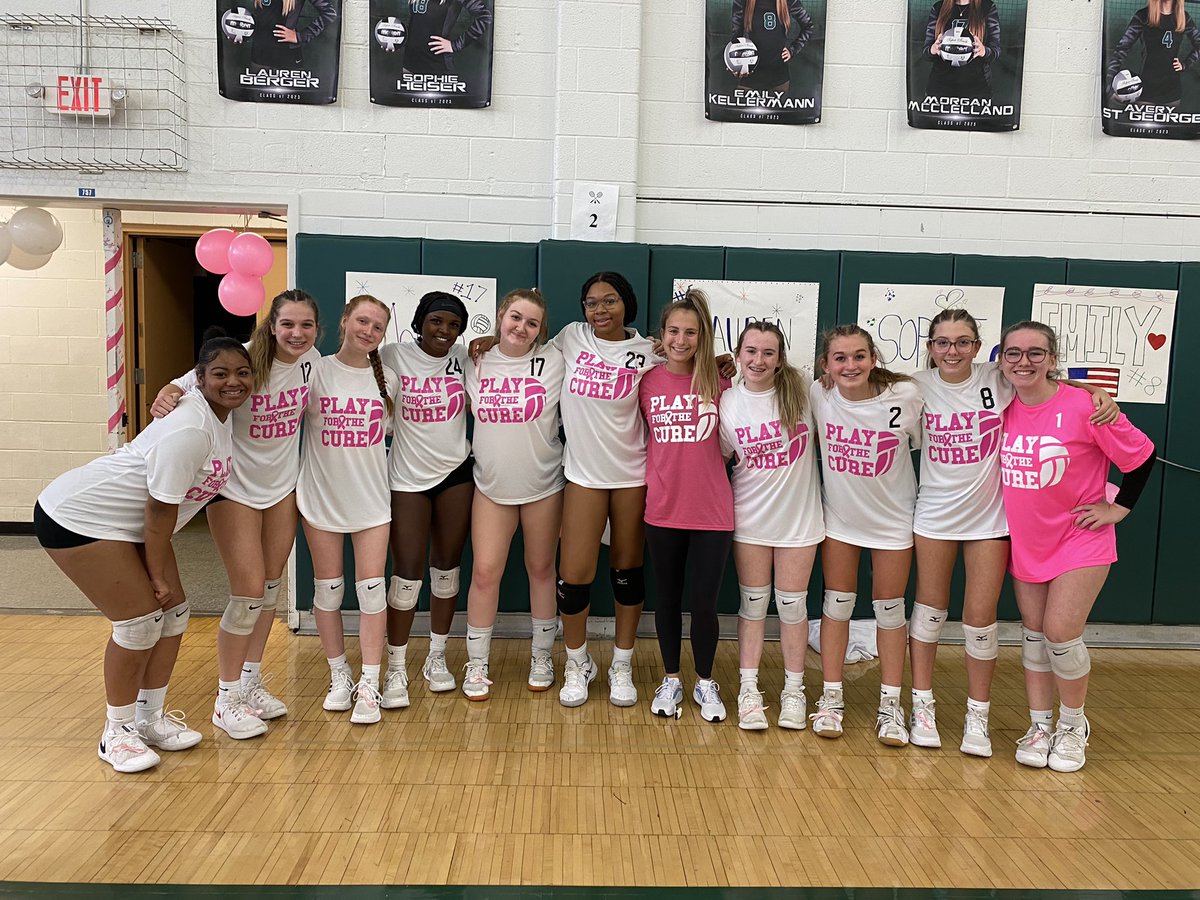 Freshman before their match 🏐💕
