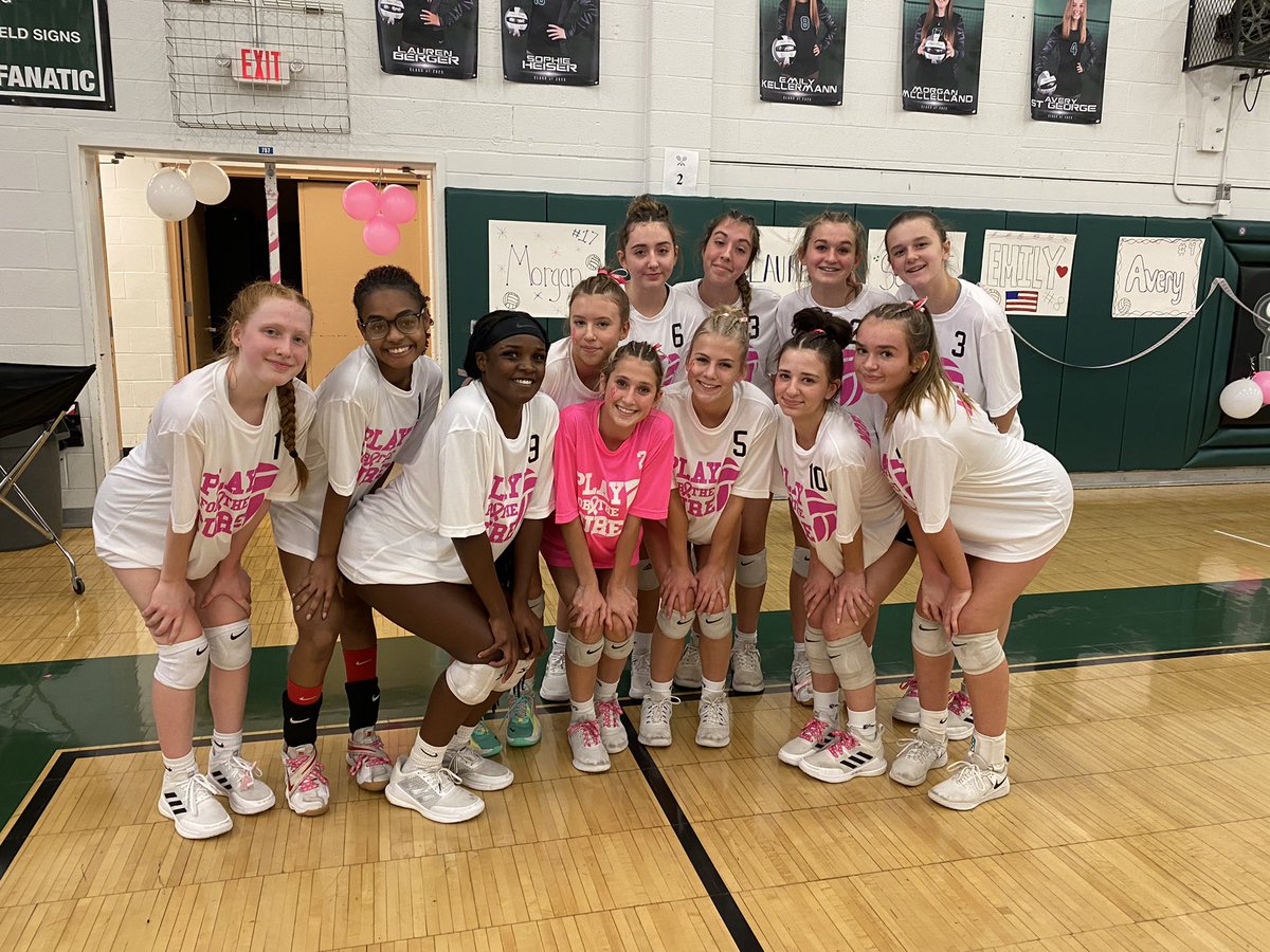 JV before their game 🏐💕