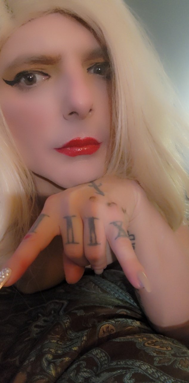 2 pic. Miss Eva Obscene. Amateur transgender adult entertainer and professional sexer. 😘☺️ https://t.co/scRxHmowtq #TransIsBeautiful #nsfwtwt #accountant #sexy #trans #Lipstick #lips #bubblebutt https://t.co/tpkwk5tmUa